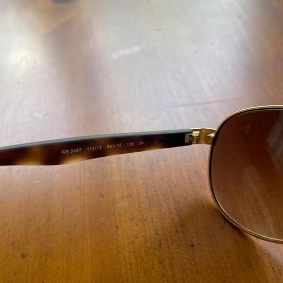 Ray-Ban women’s aviator sunglasses - Picture 3 of 4